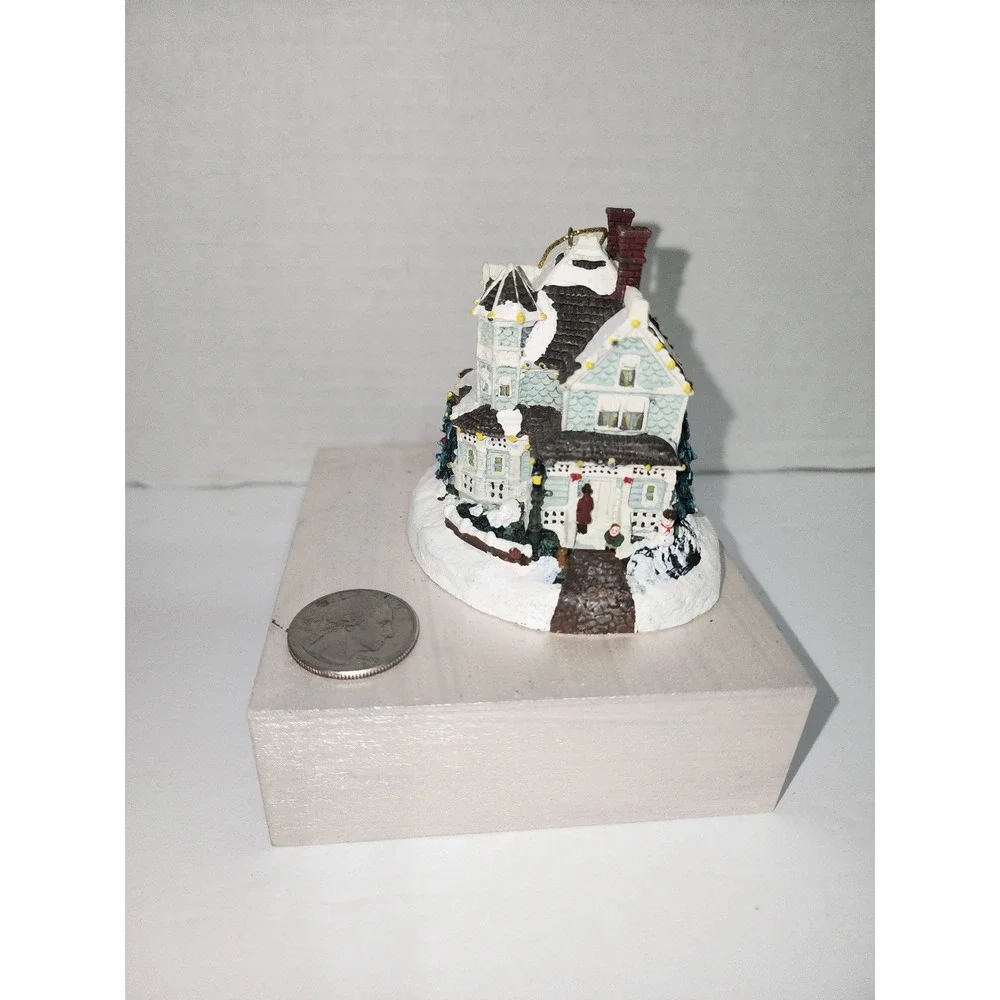 Thomas Kinkade‎ house Christmas Tree Ornament Victorian light green illuminated